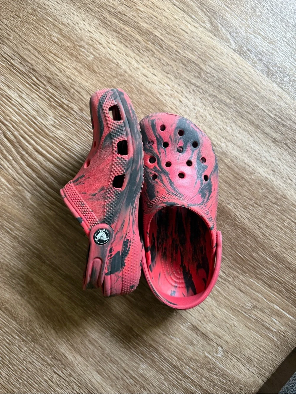 CROCS Kids Red and Black Swirl Foam Clogs SIZE J2